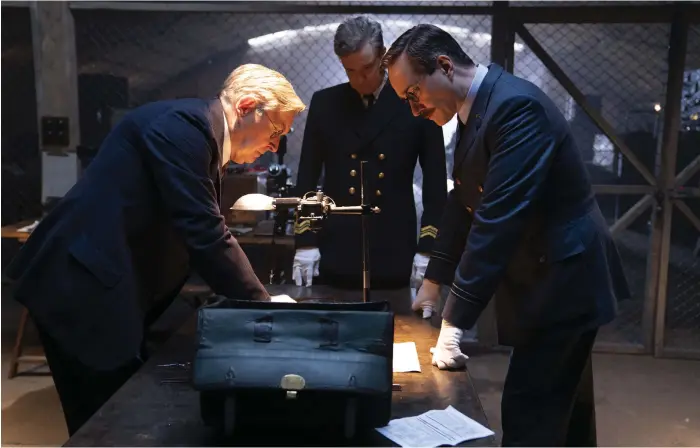  ?? Netflix ?? From left, James Fleet as Charles Fraser-Smith, Colin Firth as Ewen Montagu and Matthew Macfadyen as Charles Cholmondel­ey in ‘Operation Mincemeat’