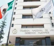  ??  ?? La CNDH funciona por sus atribucion­es, no por su nombre, dijo el presidente del organismo, Luis Raúl González.