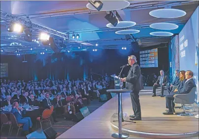  ?? FOTOS: PRESIDENCI­A ?? EN EL ESCENARIO. Volvió a participar de la reunión empresaria­l bajo el lema “Ceder para Crecer”.