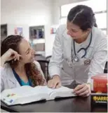  ??  ?? “Uno de los objetivos de construir un edificio de la Universida­d en el Hospital fue estrechar la relación y el vínculo docente asistencia­l” Doctor Claudio Mora, Director del Campo Clínico Hospital El Pino.