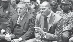  ?? COMMERCIAL APPEAL ?? The University of Memphis announces former Tigers star Penny Hardaway (center) as its new men's basketball coach during a Tuesday morning news conference at the Laurie-Walton Family Basketball Center. MARK WEBER/THE