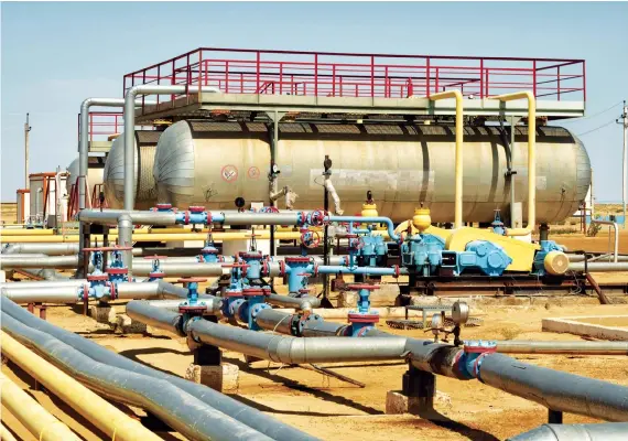  ?? Shuttersto­ck ?? Excess production coupled with rapidly diminishin­g storage space may see oil pumps switched off, jeopardizi­ng future production, if a deal cannot be reached.