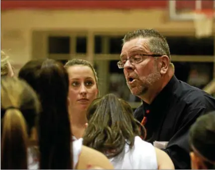  ?? PHOTOS BY MIKE MCMAHON - SPORTS@TROYRECORD.COM ?? Watervliet head coach Gordie Johnson talks to his team during a timeout during a home game against Lansingbur­gh on Jan 20, 2015.