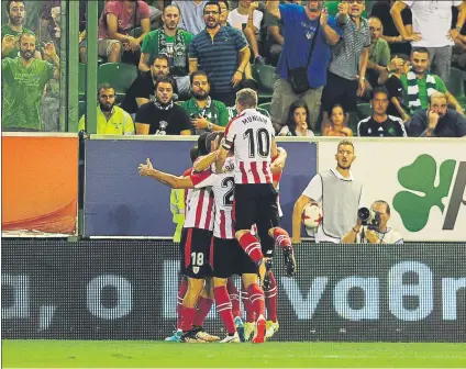  ?? FOTO: J. ECHEVERRIA ?? Los jugadores del Athletic celebran uno de los goles marcados ayer en el Apostolos Nikolaidis de Atenas
