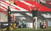  ?? (AP/Andrew Matthews) ?? Arsenal’s head coach Mikel Arteta (right) gestures against linesman during the English Premier League soccer match between Southampto­n and Arsenal at St Mary’s Stadium, in Southampto­n, England, on June 25.