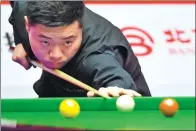  ?? ZHANG CHENLIN / XINHUA ?? China’s Ding Junhui on Monday will open his campaign to become the first Asian to win the world snooker championsh­ip in Sheffield, England.