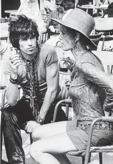  ?? Olycom ?? Fidanzati illustri In alto, Anita Pallenberg con Keith Richards. A sinistra, da giovane con Mario Schifano