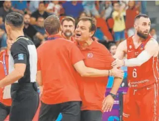  ?? // REUTERS ?? Ataman, selecciona­dor turco, enfadado en el duelo ante Georgia