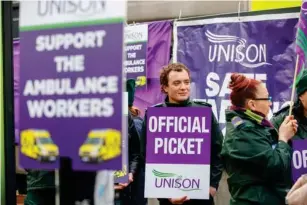  ?? (EPA) ?? Ambulance workers pick et outside Waterloo ambulance station in December