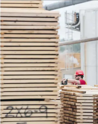  ?? DARREN CALABRESE/THE CANADIAN PRESS FILES ?? There are scant signs NAFTA renegotiat­ions will show much progress for Canada on sticky trade issues such as softwood lumber, writes Gordon Isfeld.