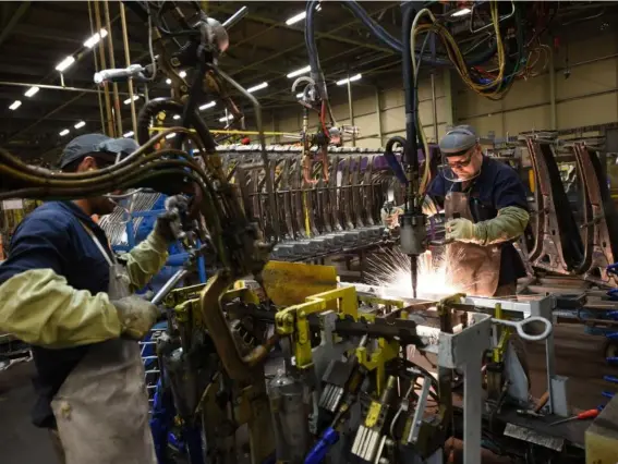  ?? (AFP/Getty) ?? The company’s plant in Sunderland produces a third of the UK’s car exports