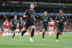  ?? — AFP ?? Bayern Munich’s English striker Harry Kane (C) celebrates with teammates after scoring his team second goal during the Uefa Champions League quarterfin­al first-leg match against Arsenal at the Arsenal Stadium, in north London.