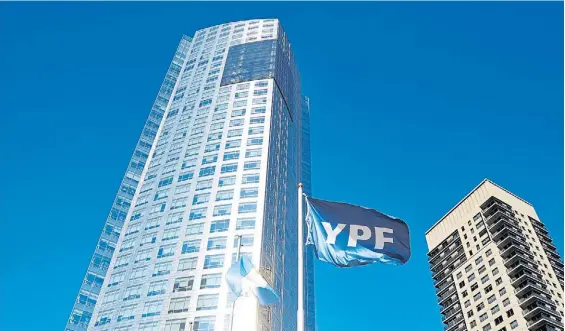  ?? ?? Más salarios. YPF busca que sus directores ganen sueldos más altos y al nivel de las empresas del mercado en el exterior.