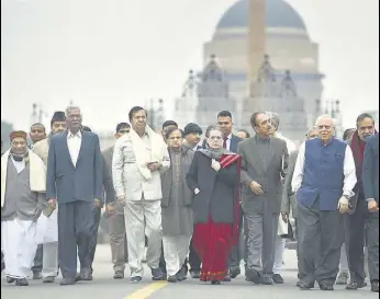  ?? ARVIND YADAV/HT PHOTO ?? Congress president Sonia Gandhi (centre) with party leader Ghulam Nabi Azad, CPI(M) leader Sitaram Yechury, DMK party leader TR Baalu and other opposition leaders after meeting President Ram Nath Kovind at the Rashtrapat­i Bhavan in New Delhi on Tuesday.