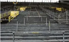  ?? Foto: dpa ?? Als Konsequenz der Ereignisse beim Gastspiel der Leipziger in Dortmund musste der BVB während des Heimspiels gegen Wolfsburg die Südtribüne leer lassen.