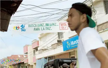  ??  ?? Ayer se llevó a cabo una actividad por el voto a favor del acuerdo de paz en el poblado de Carmen de Bolívar.