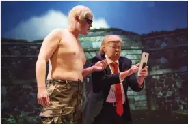  ?? FOTO: HENRIK SCHüTT ?? Vladimir Putin (Ole Øre) och Donald Trump (Pia Runnakko) är tacksamma och flitigt utnyttjade objekt för satir. Men varför spela på homofobisk­a strängar, undrar recensente­n.