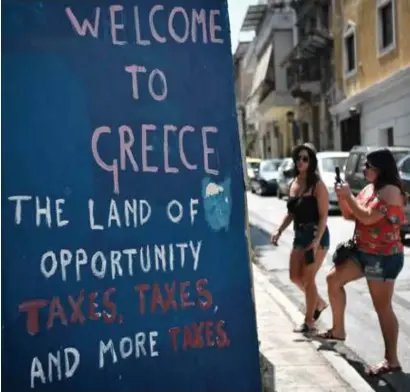  ?? FOTO AFP ?? Griekenlan­d, land van mogelijkhe­den en van … belastinge­n, belastinge­n en nog meer belastinge­n.