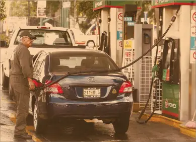  ?? Foto archivo ee ?? Este 18 de febrero podría haber un movimiento al alza en el precio de la gasolina.