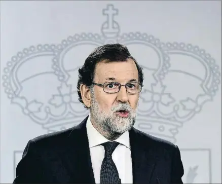  ?? JAVIER SORIANO / AFP ?? Mariano Rajoy en su declaració­n institucio­nal de anoche en el palacio de la Moncloa