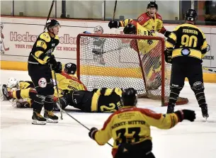  ?? Geoff White ?? ● Widnes Wild score the winner against Hawks