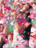  ?? AFP ?? Juan Martin Del Potro kisses the trophy.