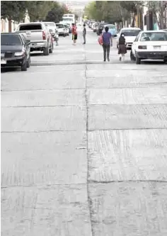  ??  ?? Oposición. El concreto de la calle 13 de la colonia Morelos fue colocado por los mismos vecinos; ahora Gas Natural quiere abrir para colocar su tubería.