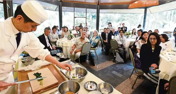  ??  ?? Takahashi demonstrat­ing how to prepare and cut leeks, watched by a rapt audience, including local celebrity Chef Wan. — Photos: ONG SOON HIN/The Star