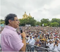  ?? ?? Gustavo Petro en la plaza de Corozal, Sucre.