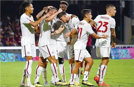  ?? ?? Cristante marcou o único golo do jogo com um remate colocado de pé esquerdo e foi felicitado pelos colegas