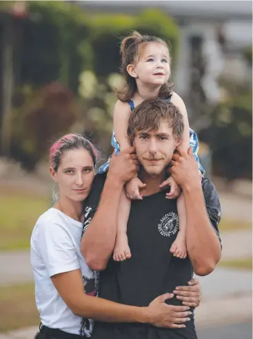  ?? Picture: ANNA ROGERS ?? SCAM VICTIMS: Zoe McKenna and Zac Barwick with their daughter Skylar, 2.