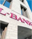  ?? FOTO: IMAGO IMAGES ?? Die L-Bank ist die Förderbank des Landes, die über die Auszahlung der Zuschüsse aus dem Hilfsfonds entscheide­t.