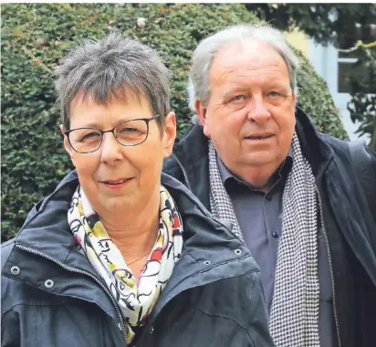  ?? RP-FOTO: FISCHER ?? Die Vorsitzend­e der Chorgemein­schaft Lüttingen, Renate Pulheim, und Dirigent Paul Rammler sehnen den Tag herbei, an dem wieder gemeinsam gesungen werden darf. Dann wollen sie mit ihrem von der Pandemie gestoppten Musical-Projekt neu starten.