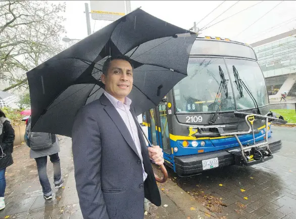  ?? ARLEN REDEKOP ?? Professor Walter Merida says transit agencies need to tap into the Internet of Things as the number of connected objects, including cars, continues to grow.