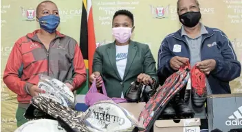  ?? Picture: FREDLIN ADRIAAN ?? GIVING SUPPORT: MEC Fezeka Nkomonye, centre, hands over rugby kit to EP and Border women teams on Saturday. With Nkomonye are Border technical analyst Siyanda Ketse and EC Sport Confederat­ion deputy president Jean Miggels.