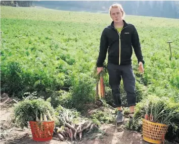  ??  ?? Dominik Waser kämpft mit dem Verein Grassroote­d gegen die Verschwend­ung von Lebensmitt­eln.