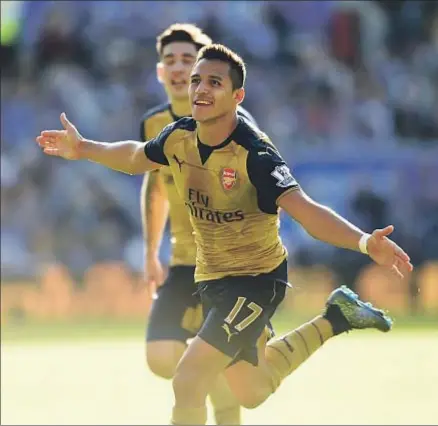  ?? ROSS KINNAIRD / GETTY ?? Alexis Sánchez firmó el sábado su primer triplete de goles en Inglaterra