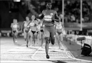  ??  ?? De Zuid-Afrikaanse Caster Semenya hint op gezinsuitb­reiding. (Foto: De Telegraaf)