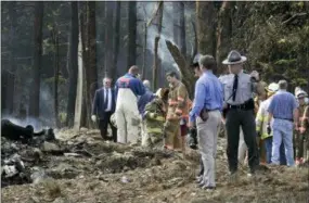  ?? THE ASSOCIATED PRESS ?? In this Sept. 11, 2001 file photo, firefighte­rs and emergency workers investigat­e the crash of United Flight 93 after the jet was hijacked during the 9/11 terrorist attacks, near Shanksvill­e, Pa.