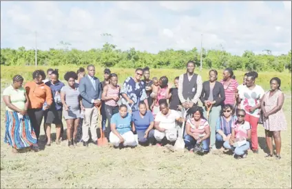  ??  ?? The group of residents with government officials. (DPI photo)