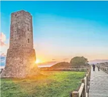  ?? S. DZYUBA (ALAMY) ?? Torre de los ladrones en las Dunas de Artola.