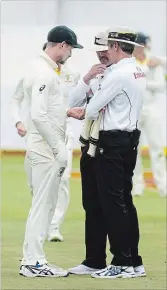  ?? GALLO IMAGES GETTY IMAGES ?? Umpires Nigel Llong and Richard Illingwort­h confront Australia’s Cameron Bancroft.