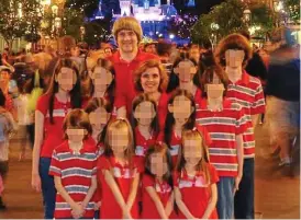  ??  ?? Dysfunctio­nal family: The Turpins with 12 of their 13 children