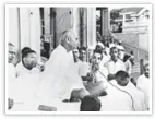  ??  ?? Mahatma Gandhi speaks at a prayer meeting in
■
Bombay, 1946 NATIONAL GANDHI MUSEUM