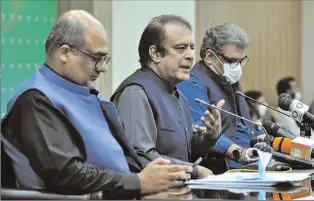  ?? ISLAMABAD
-APP ?? Federal Minister for Informatio­n and Broadcasti­ng Senator Shibli Faraz, Federal Minister for Ports and Shipping Syed Ali Zaidi and SAPM on Accountabi­lity Shahzad Akbar addressing a press conference.