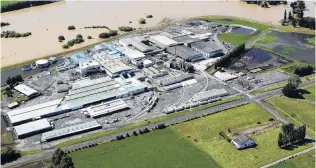  ?? PHOTO: STEPHEN JAQUIERY ?? An aerial view of Silver Fern Farms’ Finegand plant on the banks of the Clutha River near Balclutha.