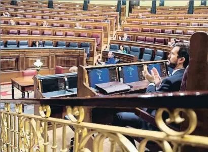  ?? MARISCAL / EFE ?? El presidente del PP, Pablo Casado, ayer en el pleno del Congreso, casi vacío