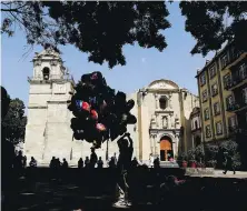  ?? GARY CORONADO, LOS ANGELES TIMES ?? A balloon vender in Oaxaca is silhouette­d against the Catedral de Nuestra Senora de La Asuncion.