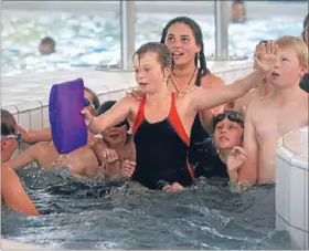  ?? Water play:
Photo: SCOTT HAMMOND ?? Swimming pools are a drawcard where children of all ages can gather to have fun. Doing so safely is an aim of a new group starting in Blenheim, Dive Right In.