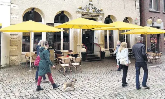  ?? BILD: Karsten Röhr ?? Hat noch bis Ende Dezember geöffnet – das Grand Café „Florian“von Susanne Reher am Rathausmar­kt. Danach soll hier ein „Ahoi“eröffnen.